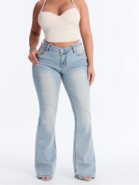Fashion Nova Broke The Code Compression Stretch
Bootcut Jeans - Vintage Wash